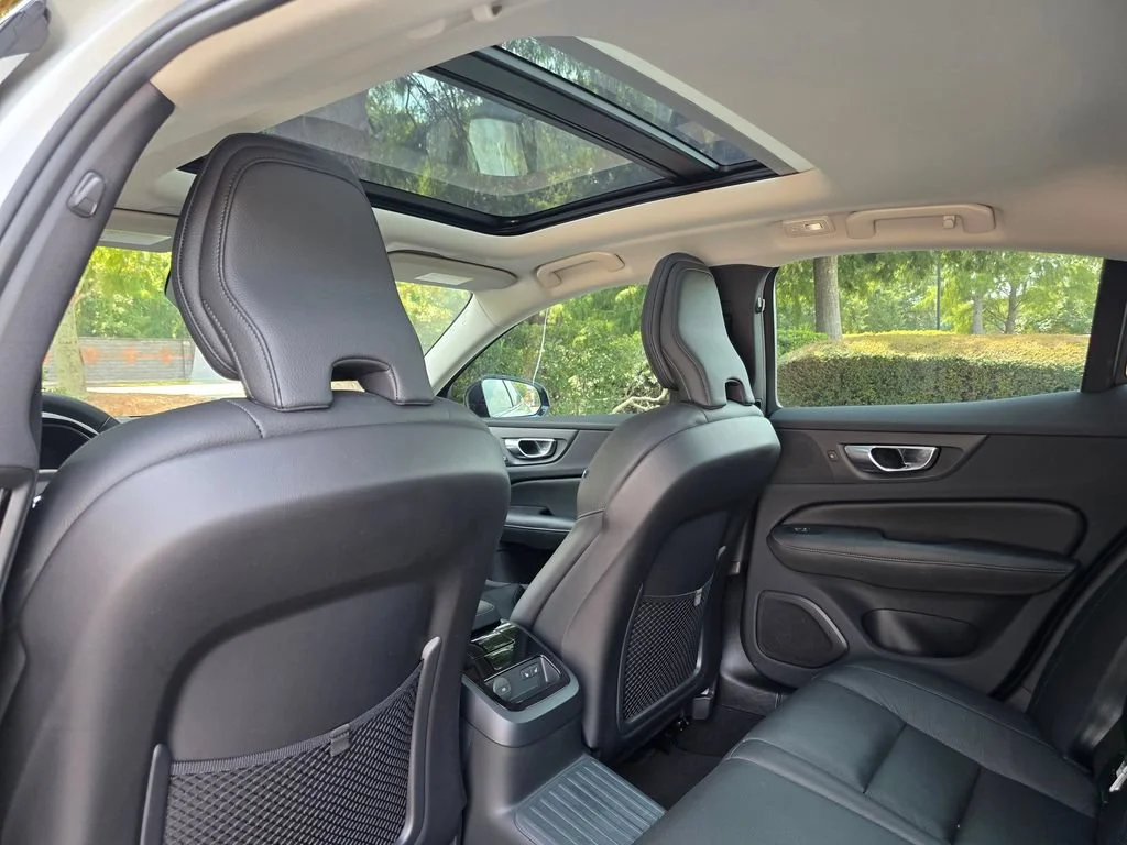Used 2024 White Volvo T8 Ultimate Dark Theme image 28