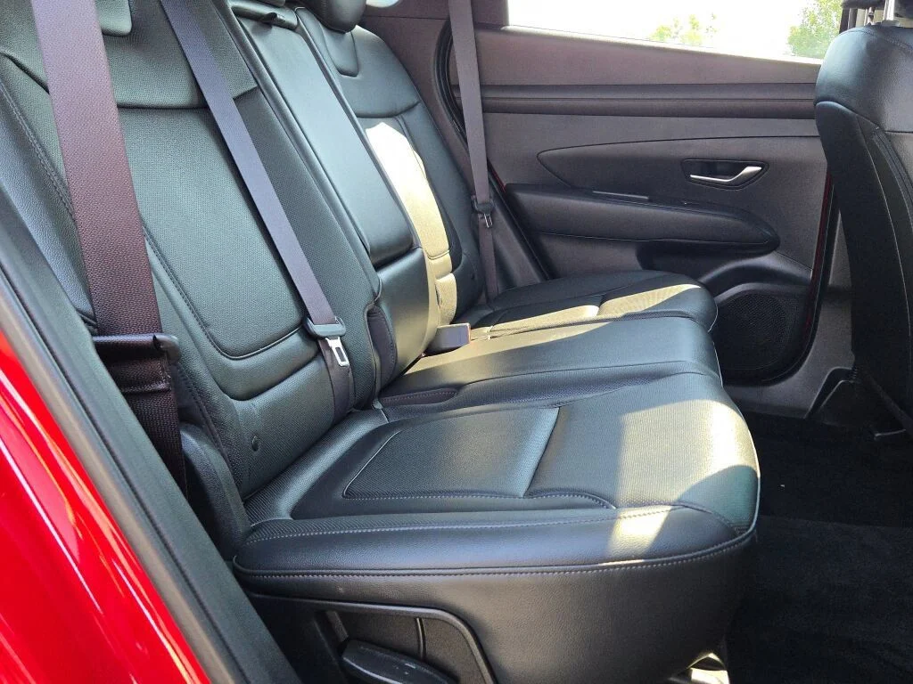 Used 2025 Red Hyundai SEL Convenience image 7
