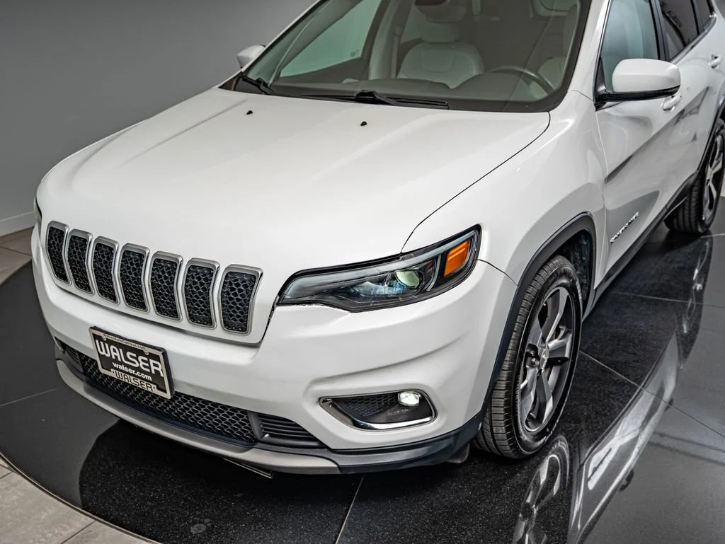 Used 2019 Bright White Clearcoat Jeep Limited image 13