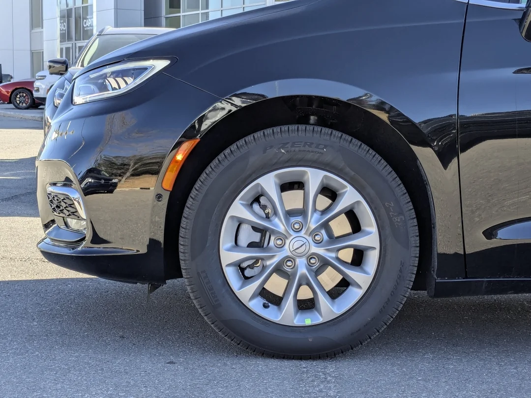 New 2026 Black Chrysler Select - - AWD - Rear DVD - 360 Degree Camera - Power Sliding Doors & More! image 9