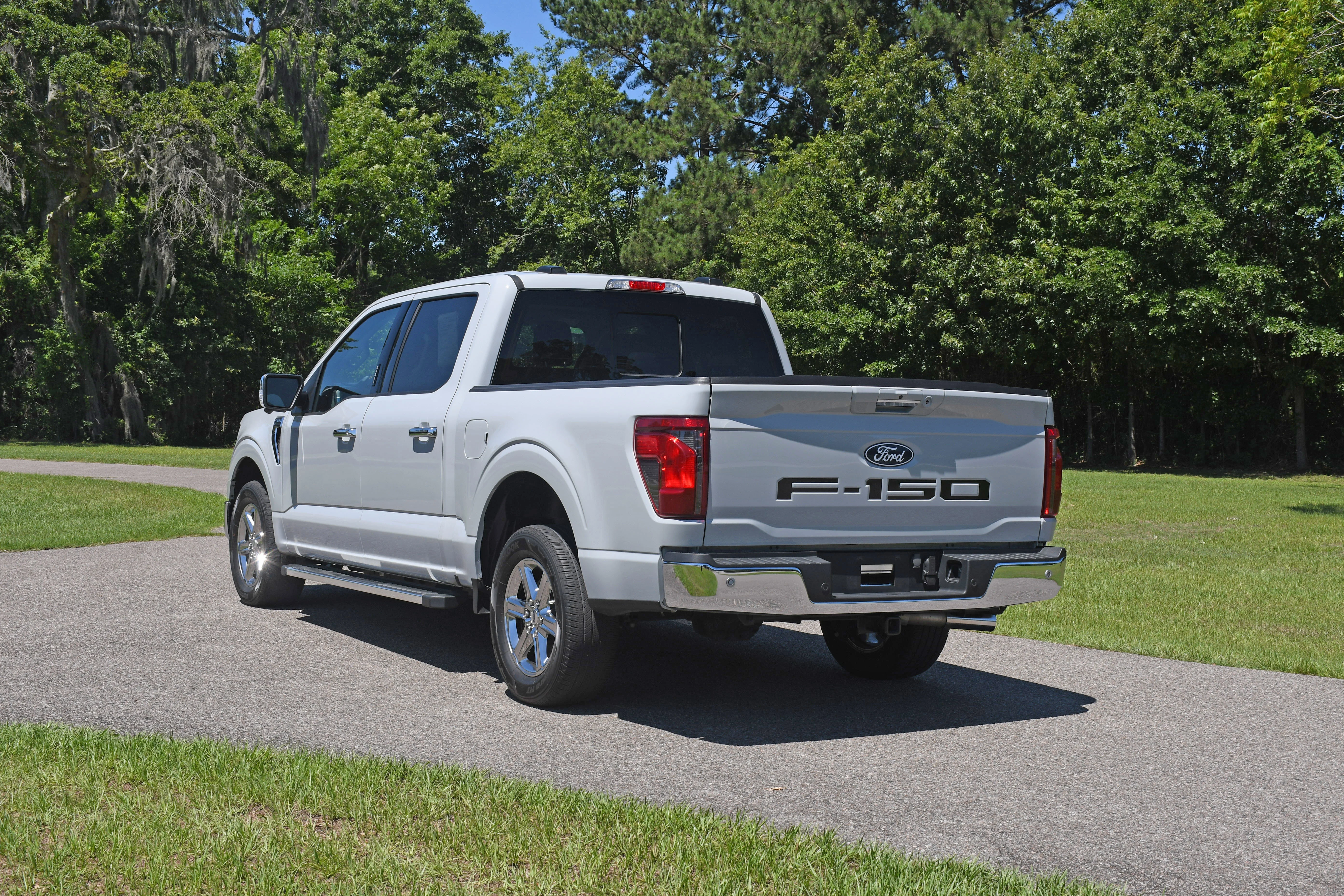 Used 2024 White Ford XLT image 2