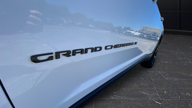 Used 2021 Bright White Clearcoat Jeep Altitude image 29