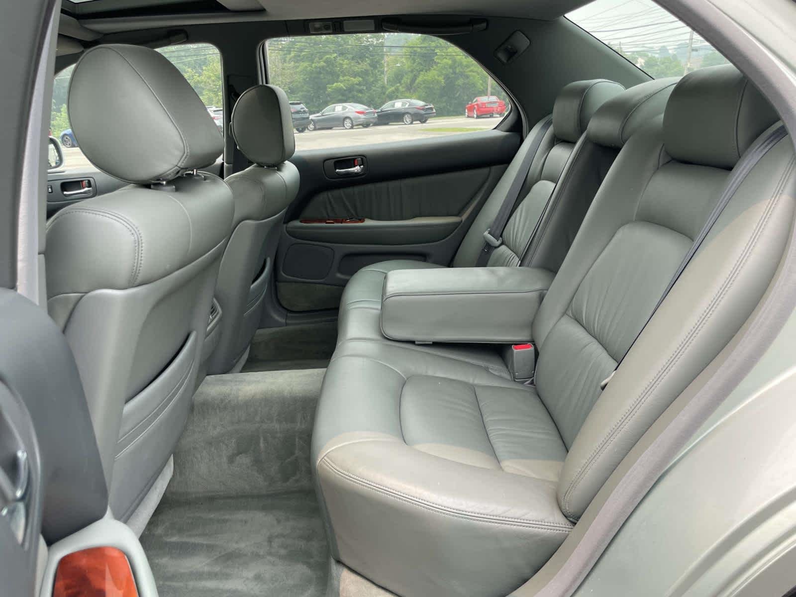 Used 1998 Silver Jade Pearl Lexus  image 17