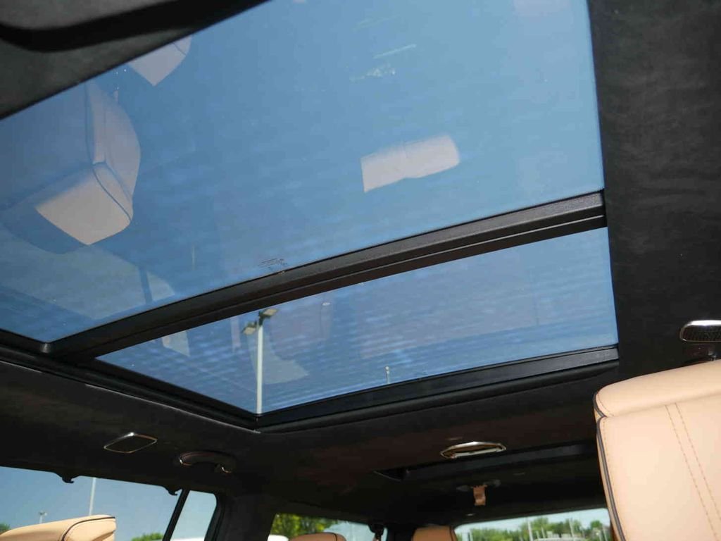 New 2026 Bright White Clear-Coat Exterior Paint Jeep Grand Wagoneer image 40