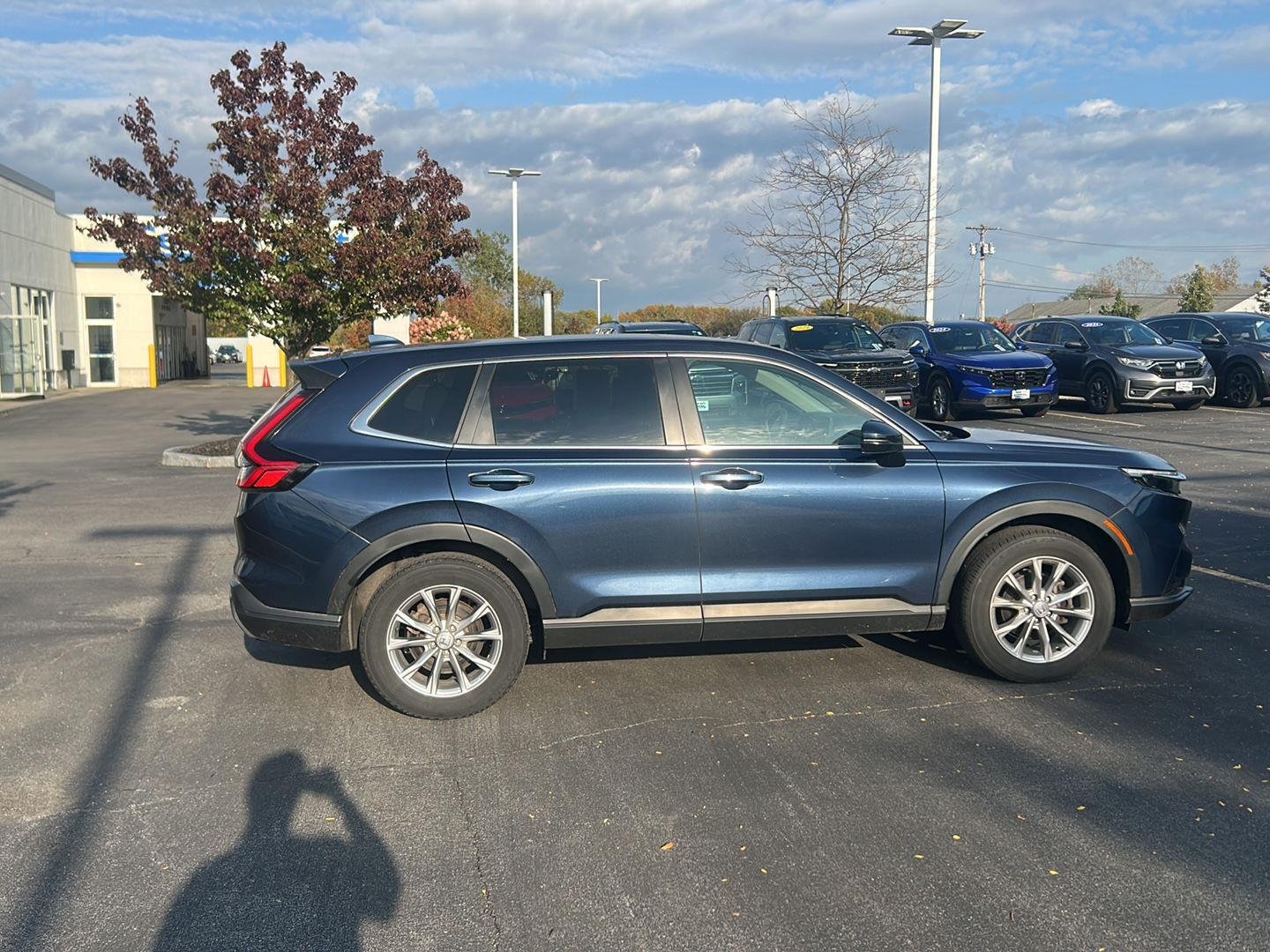 Used 2025 Canyon River Blue Metallic Honda EX image 8