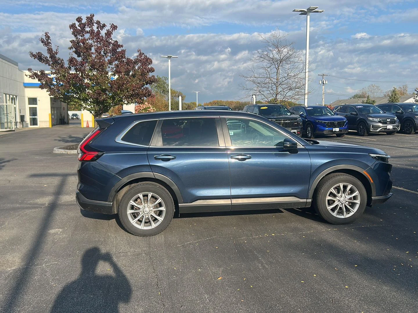 Used 2025 Canyon River Blue Metallic Honda EX image 8