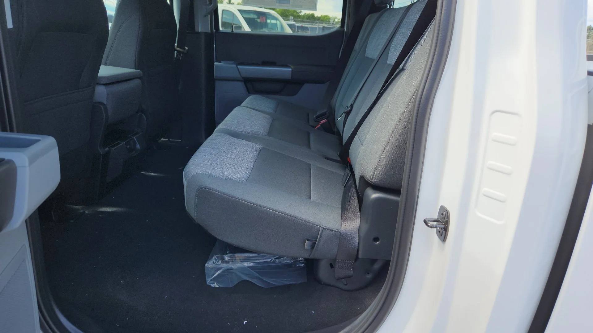 New 2026 Oxford White Ford XLT image 15