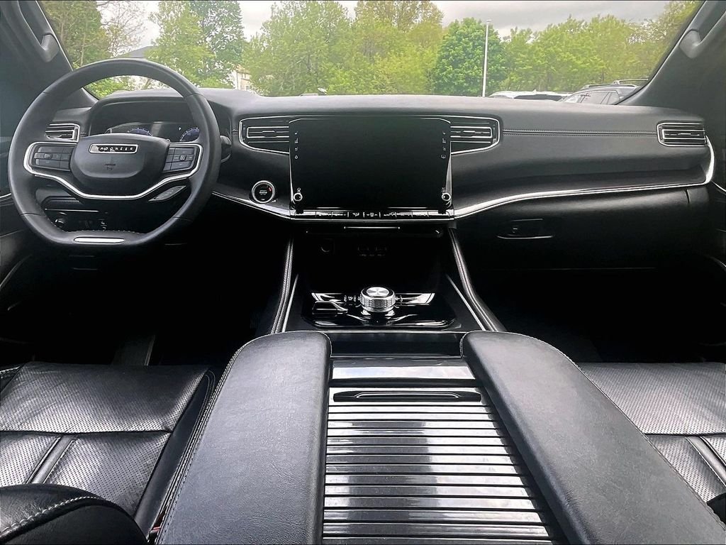 Used 2024 Gray Jeep Base image 22