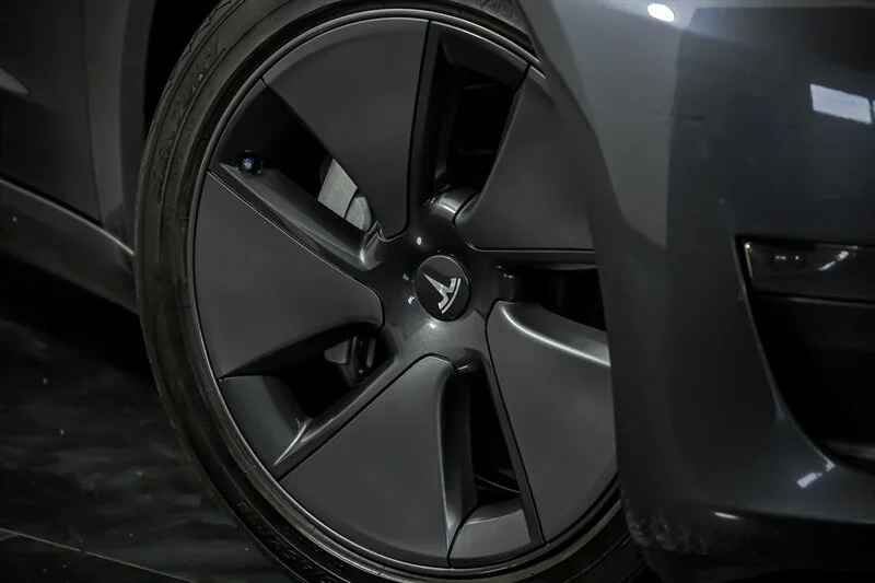 Used 2023 GRAY Tesla  image 3