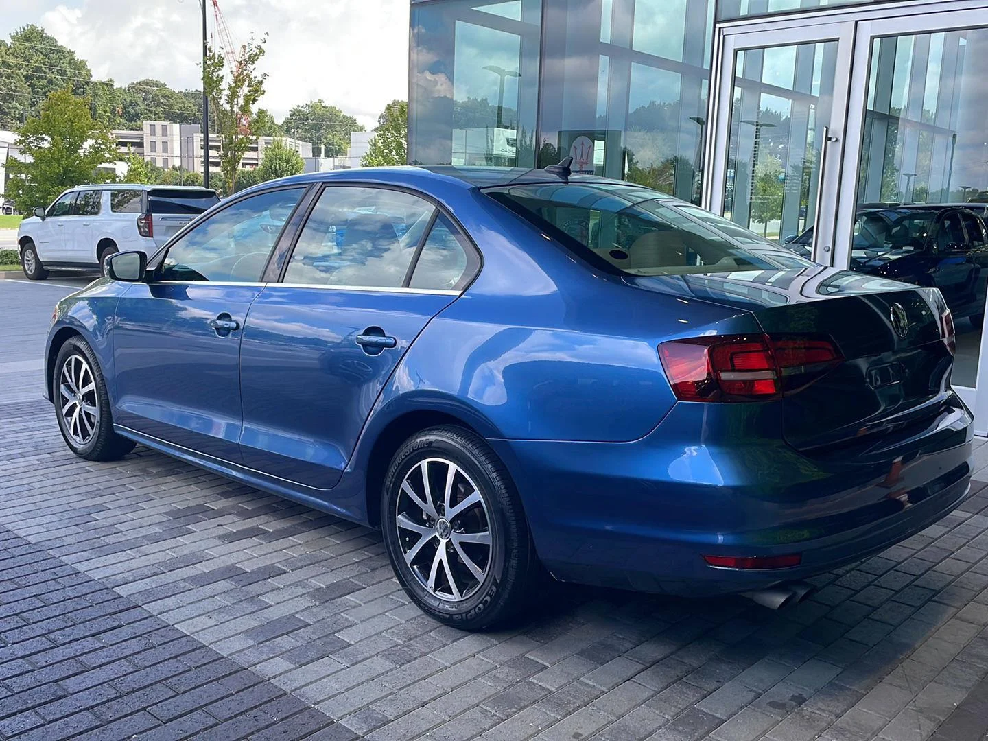 Used 2017 Silk Blue Metallic Volkswagen 1.4T SE image 16