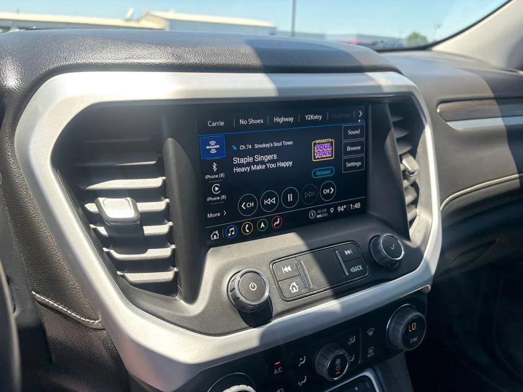 Used 2023 White GMC SLT image 19