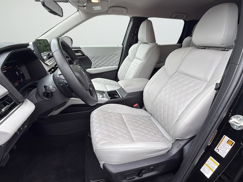 Used 2023 Black Mitsubishi SEL image 10