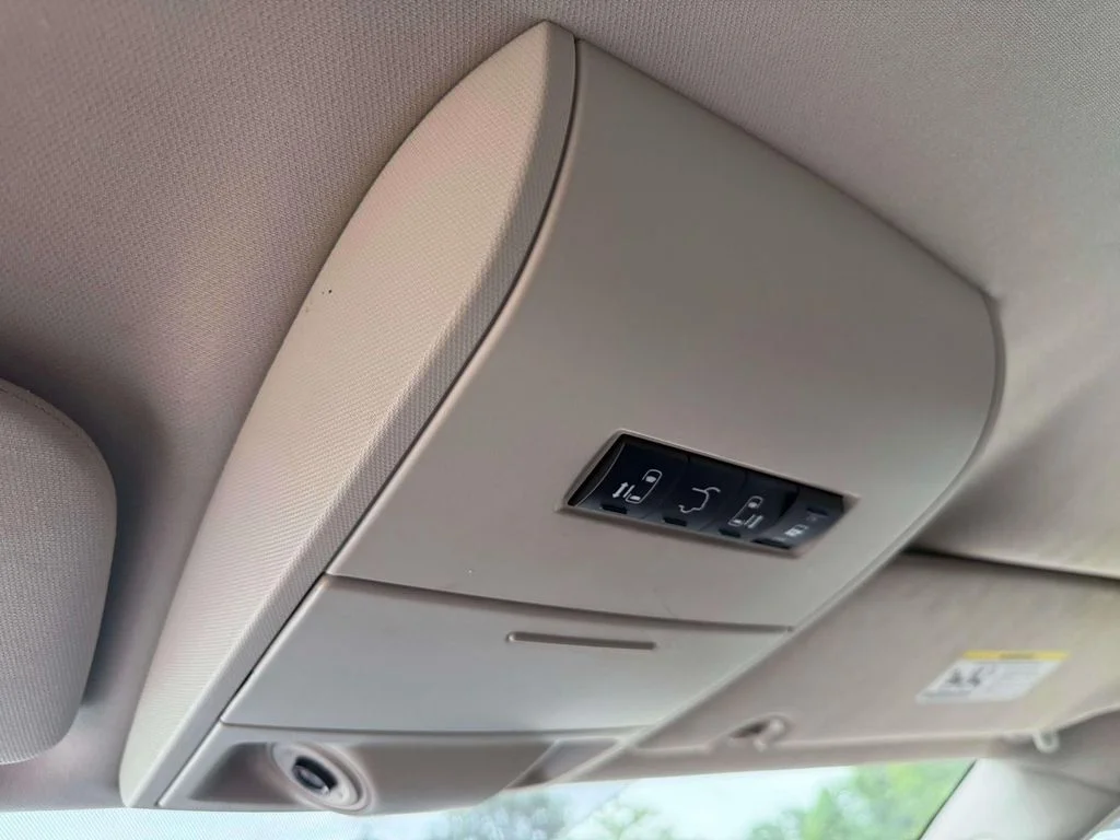 Used 2011 Gray Dodge Crew image 24
