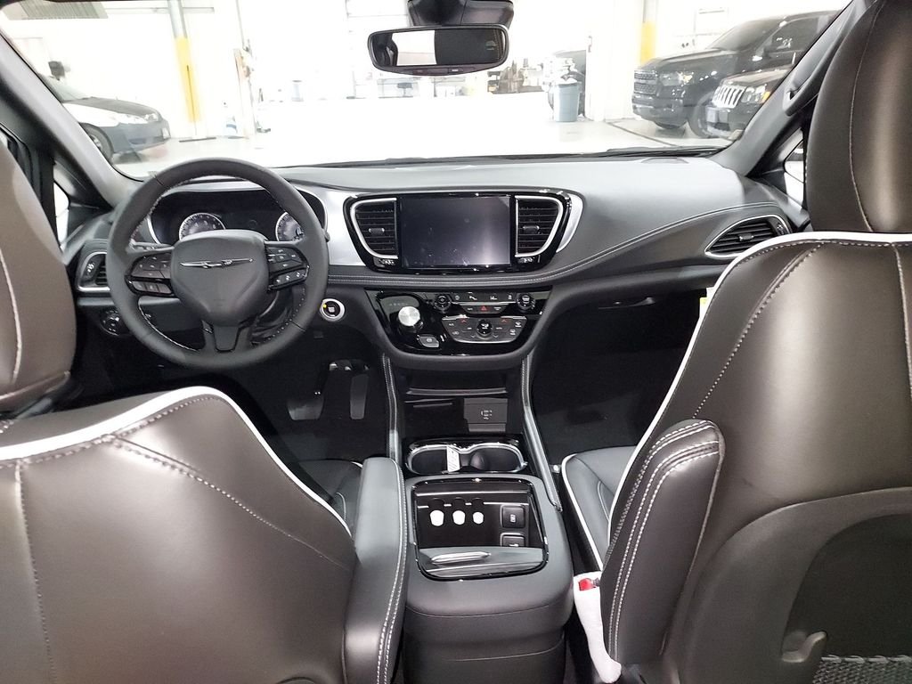 2026 Chrysler Pacifica Limited - Photo 13