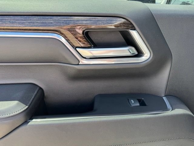 Used 2023 Summit White GMC SLE image 17