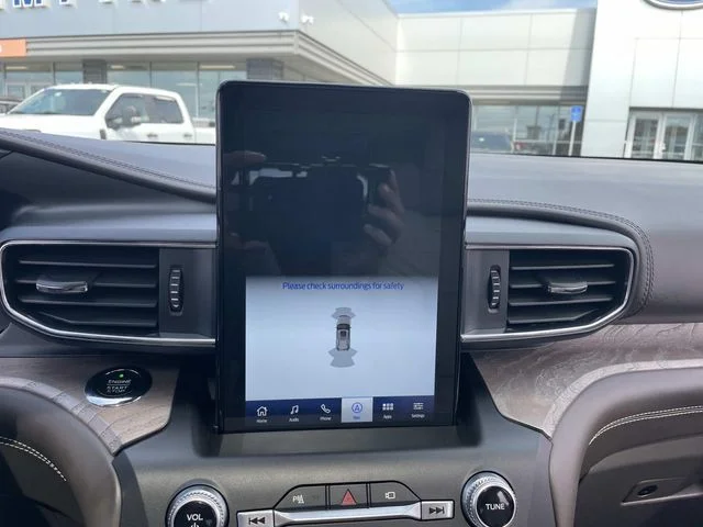 Used 2020 White Ford Platinum image 32