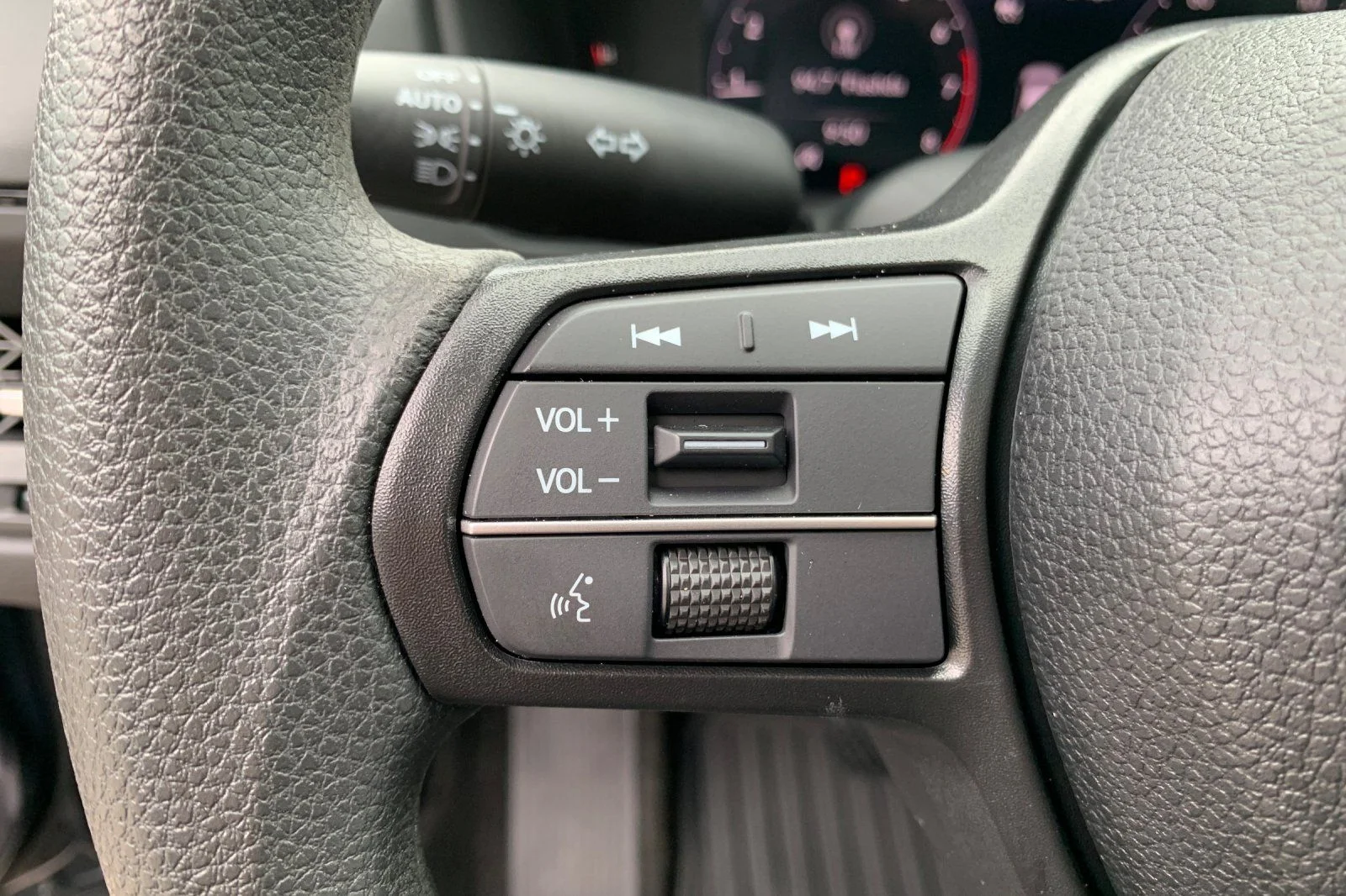 Used 2025 Gray Honda SE image 27