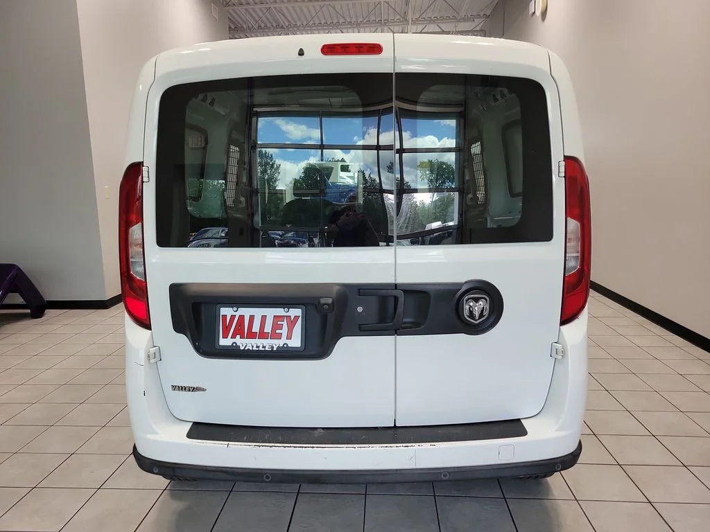 Used 2022 White Ram Base image 10