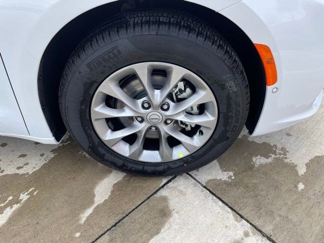 New 2026 Bright White Clearcoat Chrysler Limited image 9