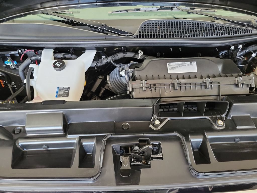 2025 GMC Savana Passenger LT - Photo 18