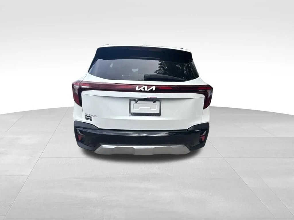 Used 2026 White Kia S image 5