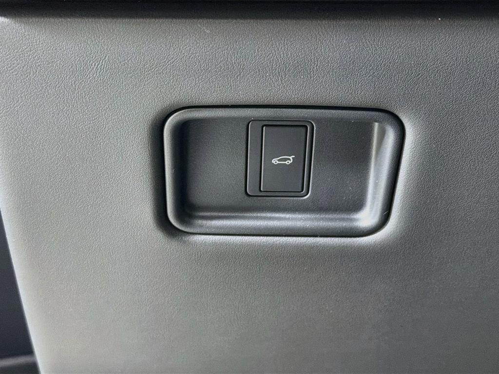 New 2027 Fuji White Land Rover Dynamic SE P400 image 10