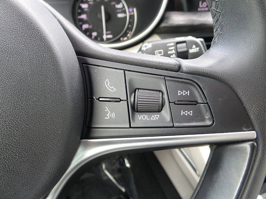 Used 2019 Black Alfa Romeo Base image 34