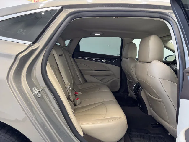 Used 2017 Pepperdust Metallic Buick Essence image 21