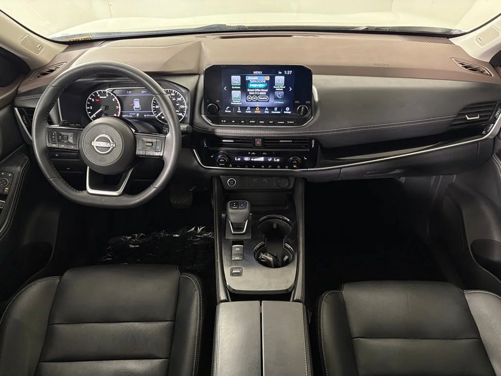 Used 2022 White Nissan SL image 31