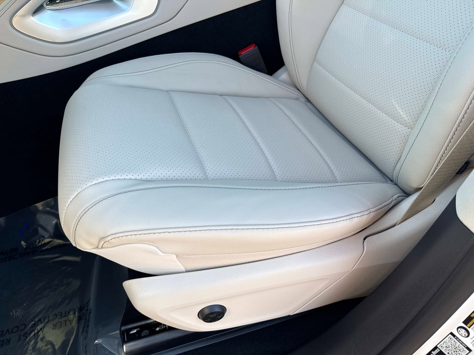 New 2026 Polar White Mercedes-Benz 450 4MATIC® SUV image 23