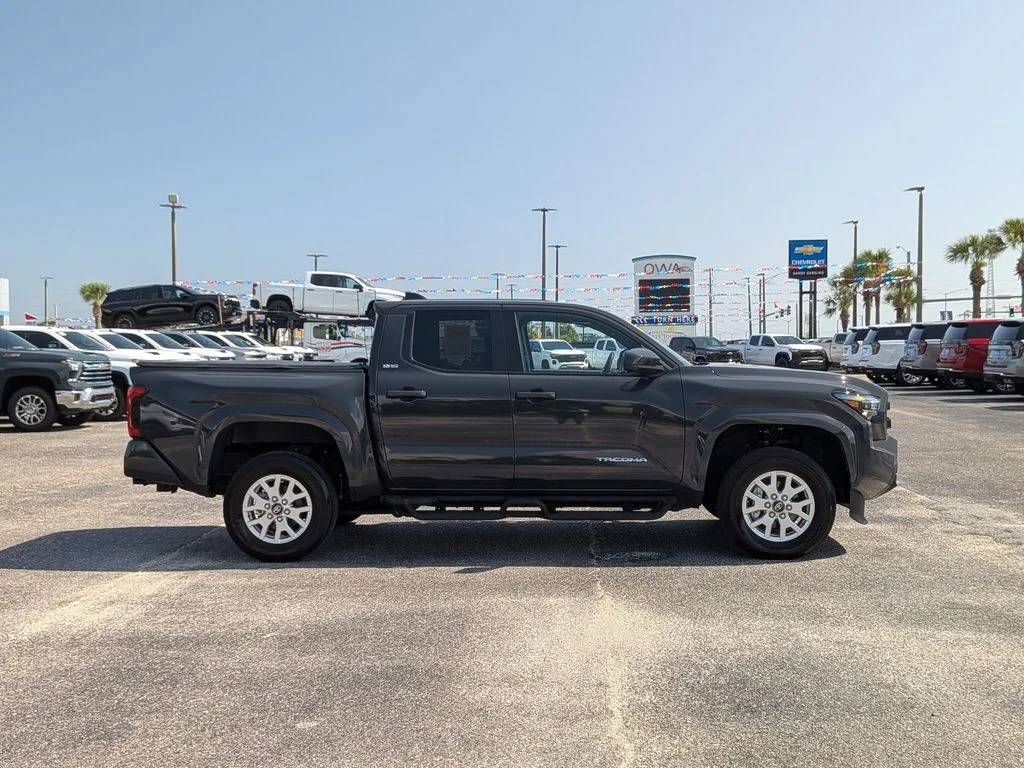 Used 2024  Toyota SR5 image 6