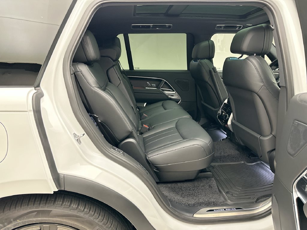 New 2027 Fuji White Land Rover SE image 7