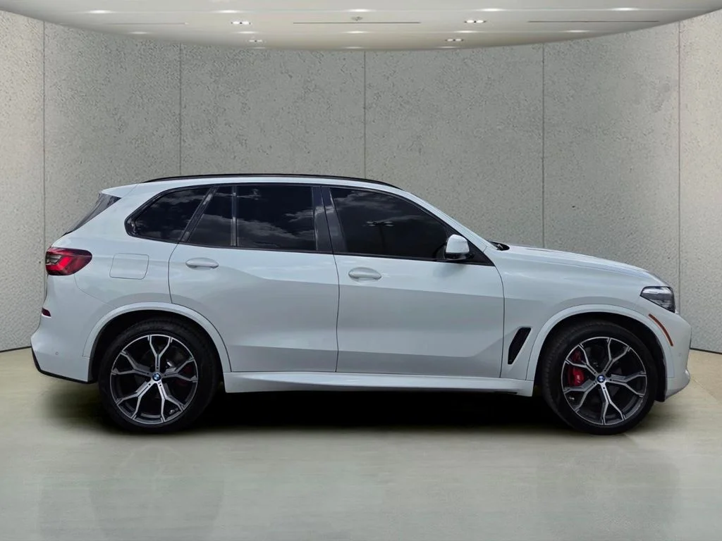 Used 2022 White BMW sDrive40i image 5