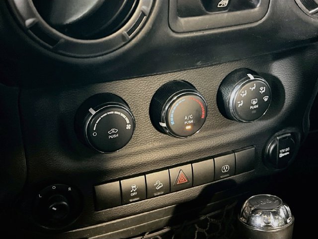 2017 Jeep Wrangler Unlimited Freedom Edition - Photo 17