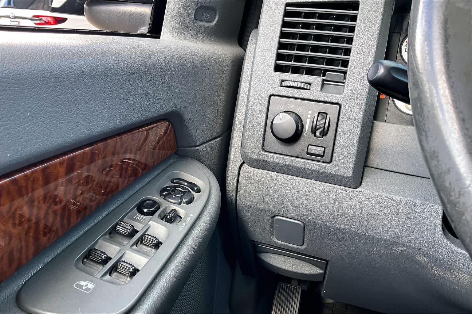 Used 2006 Inferno Red Crystal Pearl Dodge ST image 32