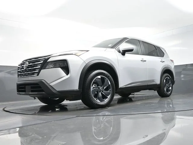 Used 2025 Silver Nissan SV image 34