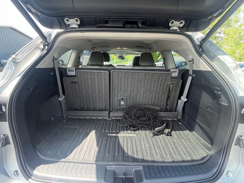 Used 2023 Silver Toyota XLE image 28