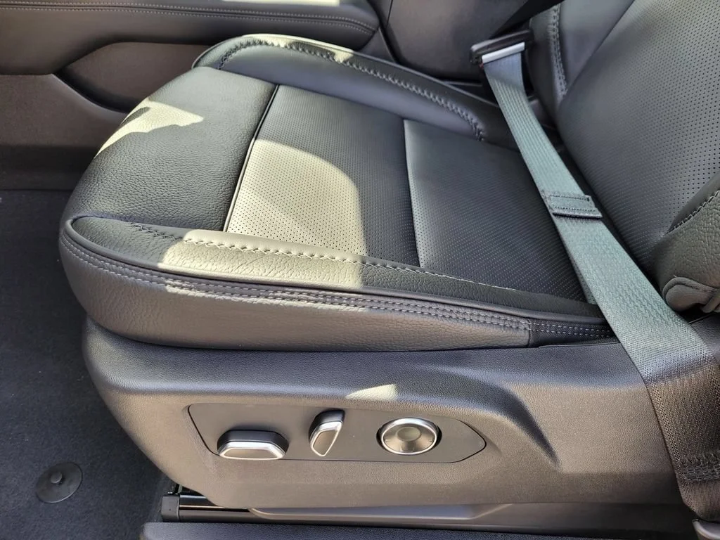 2026 GMC Yukon XL Denali - Photo 15