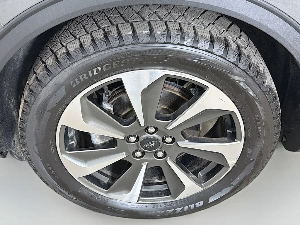 Used 2023 Carbonized Gray Metallic Ford Platinum image 22