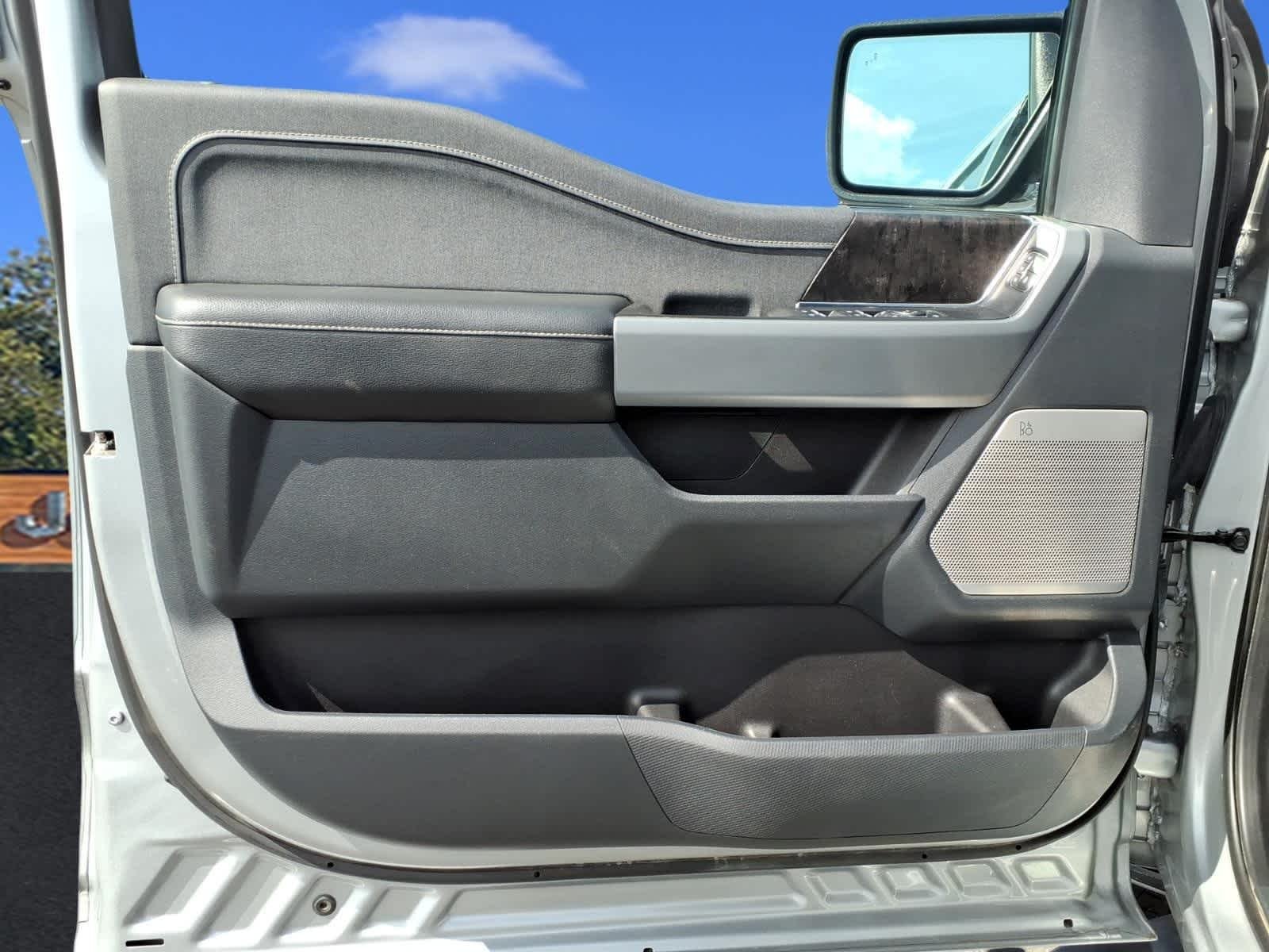 Used 2023 Iconic Silver Ford LARIAT image 11