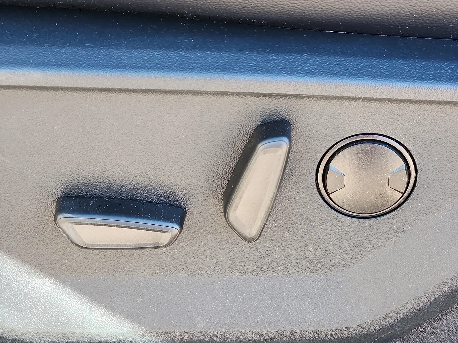 New 2026 Carbonized Gray Metallic Ford Lariat image 16