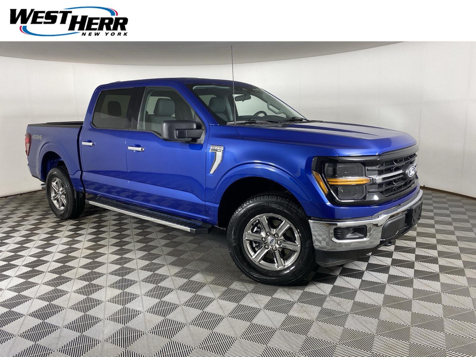 Used 2025 Atlas Blue Ford XLT image 1