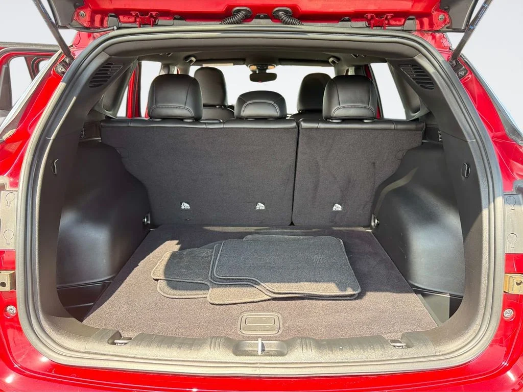 Used 2025 Red Jeep Limited image 11