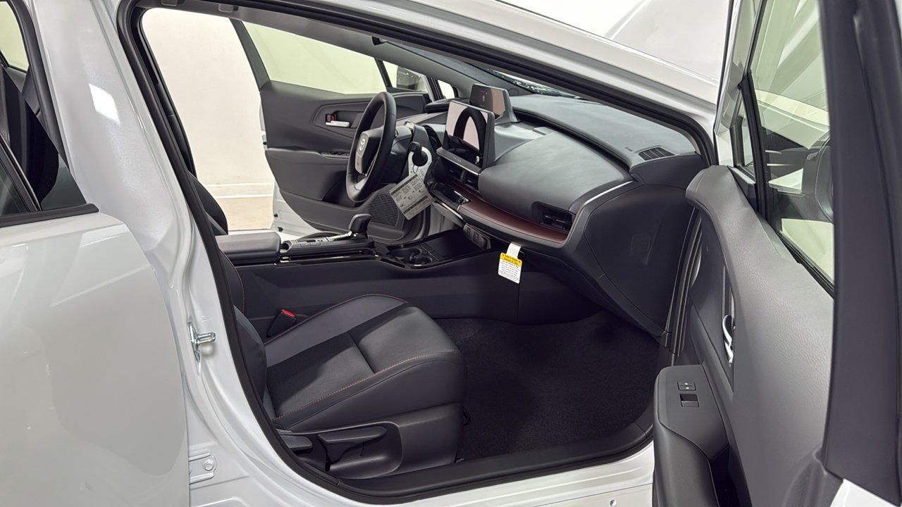 New 2027 Wind Chill Pearl <sup>1</sup> Toyota  XSE image 18