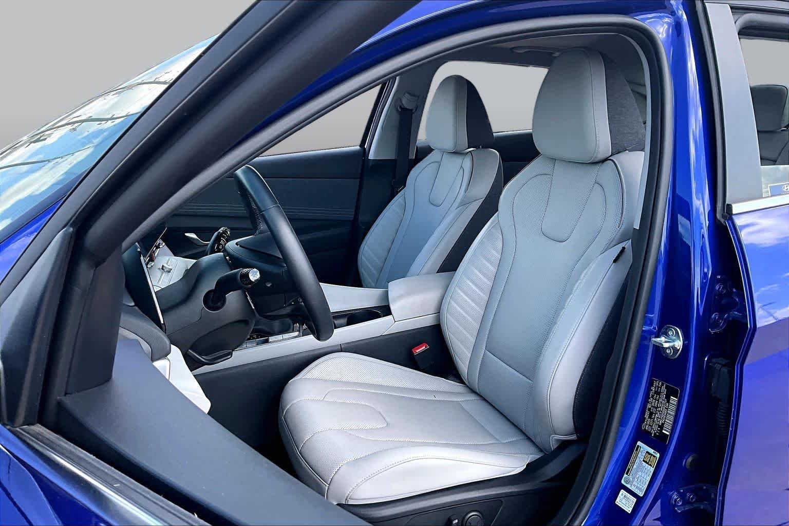 2025 Hyundai Elantra Limited - Photo 8