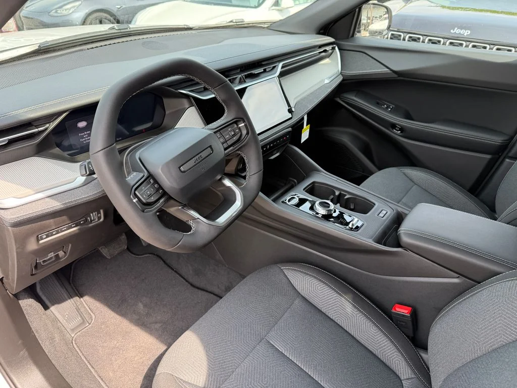 New 2026 White/off-white Jeep Laredo image 19