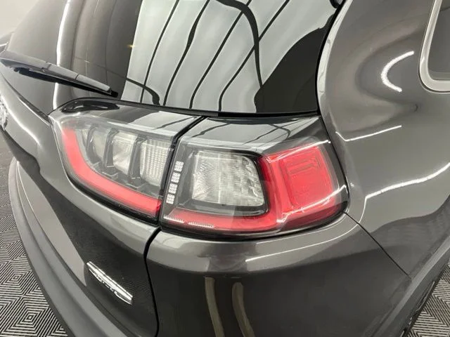 Used 2020 Gray Jeep Latitude Plus image 28