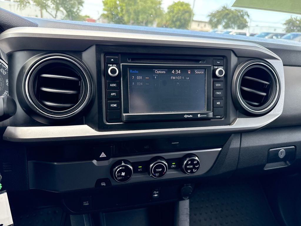 Used 2016 White Toyota SR5 image 18