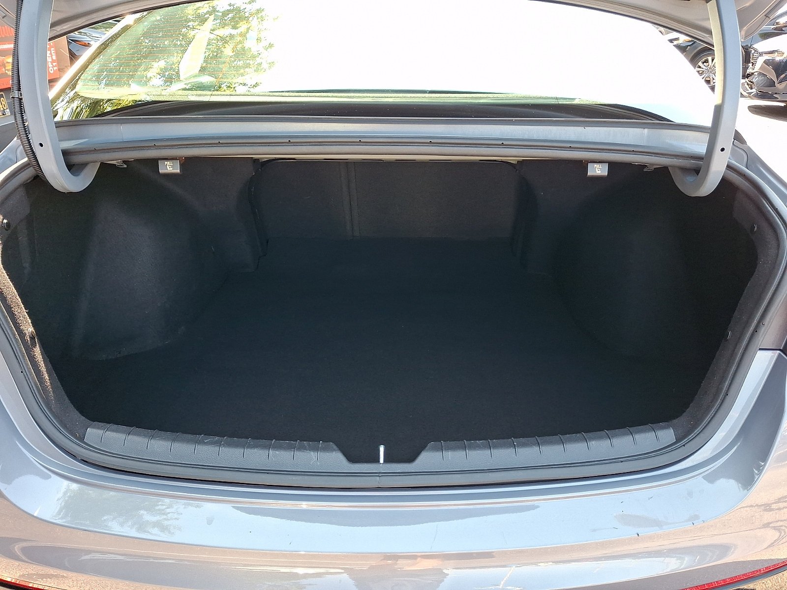 Used 2022 Everlasting Silver Kia LXS image 20