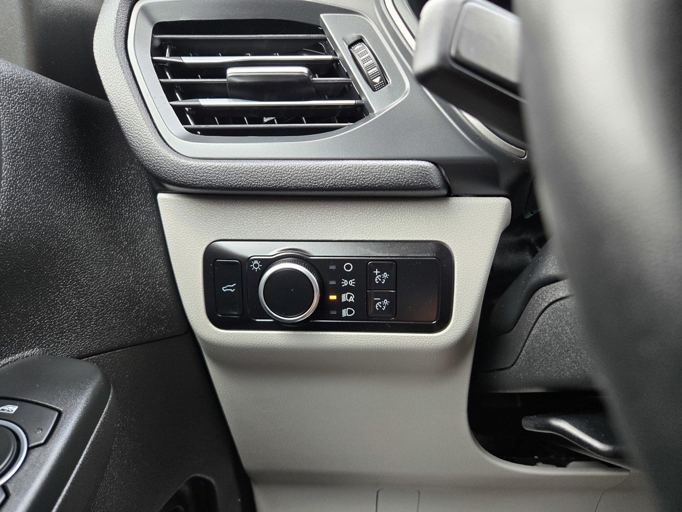Used 2023  Ford Active image 23